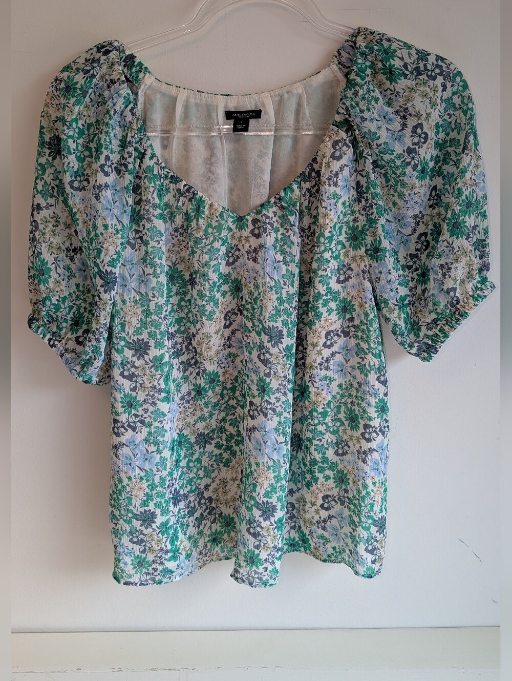 Ann Taylor Green and Blue Floral Peasant Blouse Size Small Spring 2023